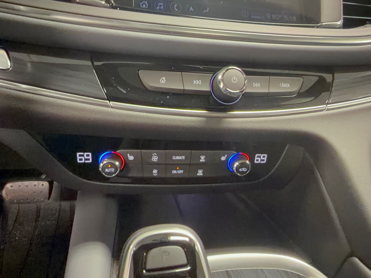 Used 2020 Buick Enclave Essence w/ LPO, Touring Package FWD image 22