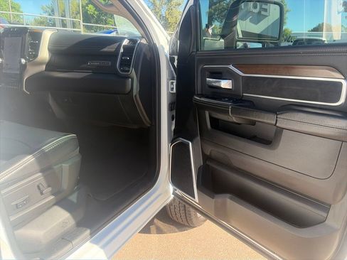Used 2024 RAM 2500 Laramie AWD/4WD image 19