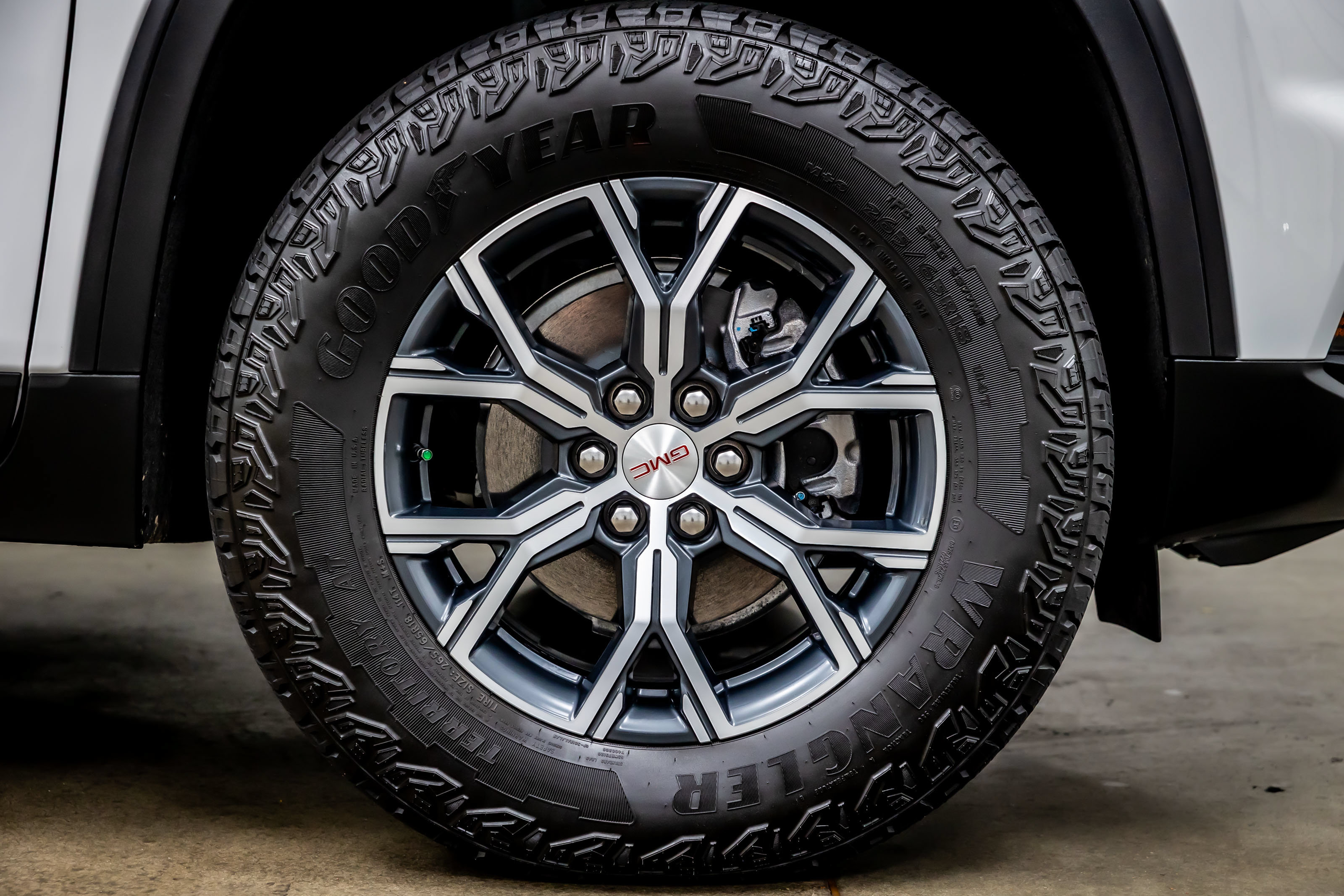 Used 2026 GMC Acadia AT4 w/ Luxury Package AWD/4WD image 35
