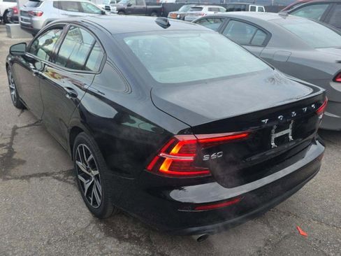 Used 2020 Volvo S60 T6 Momentum image 5
