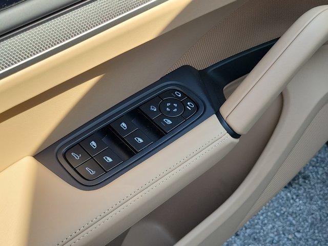 Used 2026 Porsche Cayenne AWD/4WD image 26