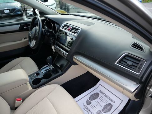 Used 2017 Subaru Outback 2.5i Premium AWD/4WD image 29