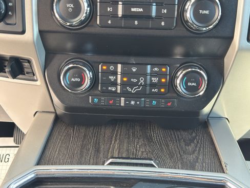 Used 2020 Ford F250 Lariat w/ Lariat Value Package AWD/4WD image 24
