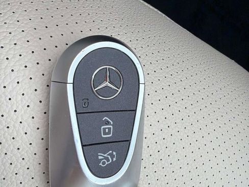 Used 2023 Mercedes-Benz C 300 Sedan image 32