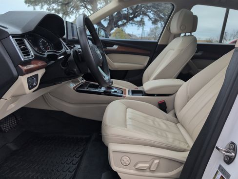 Used 2021 Audi Q5 Premium image 19