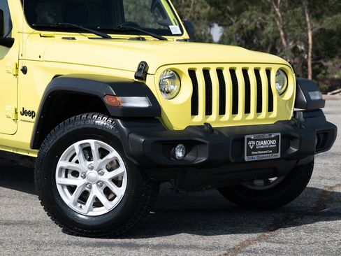 Used 2023 Jeep Wrangler Sport S image 9