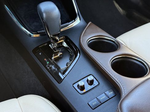 Used 2018 Toyota Avalon XLE image 31