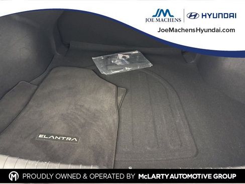 Used 2025 Hyundai Elantra SE image 30