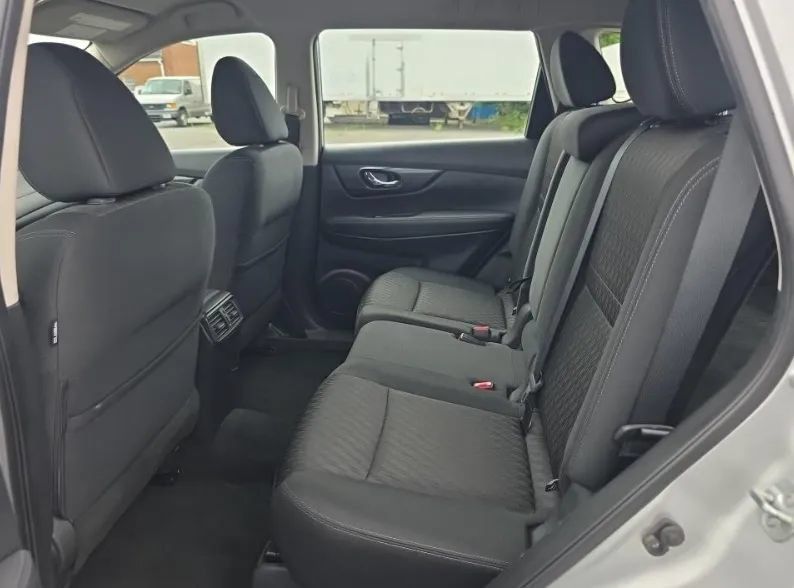 Used 2018 Nissan Rogue S AWD/4WD image 4