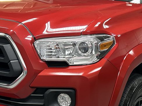 Used 2022 Toyota Tacoma SR5 w/ Technology Package RWD image 6