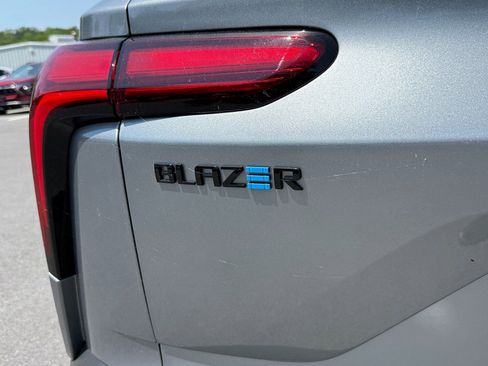 New 2025 Chevrolet Blazer EV LT w/ Super Cruise Package AWD/4WD image 22