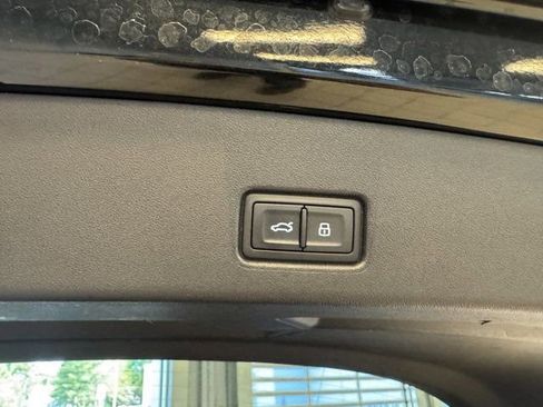 Used 2023 Audi Q4 e-tron Premium Plus w/ Premium Plus AWD/4WD image 33