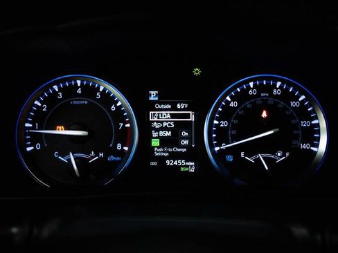 Used 2019 Toyota Highlander XLE FWD image 18
