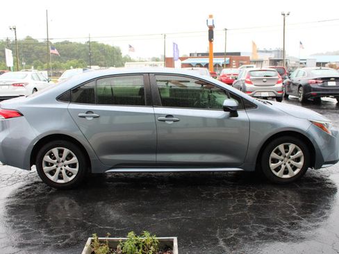Used 2022 Toyota Corolla LE FWD image 3
