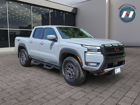 Used 2025 Nissan Frontier PRO-4X AWD/4WD image 7