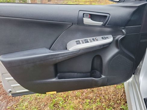 Used 2014 Toyota Camry SE image 16