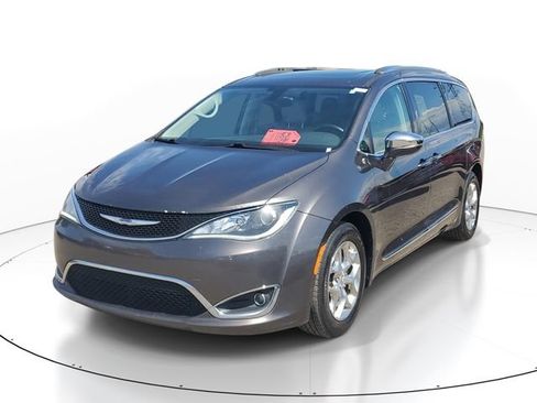 Used 2017 Chrysler Pacifica Limited FWD image 2