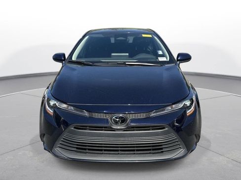 Used 2025 Toyota Corolla LE image 3