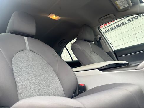 Used 2022 Toyota Camry LE image 25