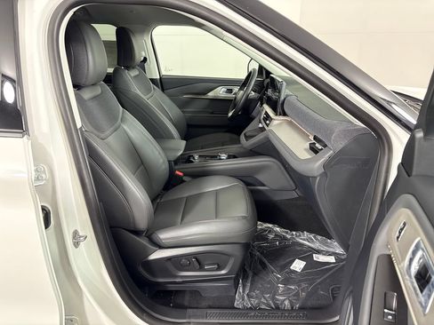 New 2026 Ford Explorer Active w/ Active Comfort Package RWD image 5