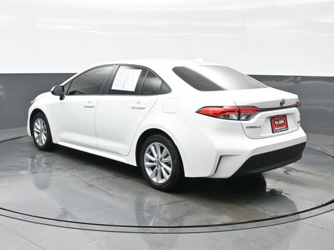 Used 2023 Toyota Corolla LE image 4