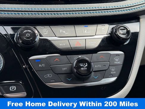 Used 2021 Chrysler Pacifica Touring-L w/ Uconnect Theater Family Group image 25