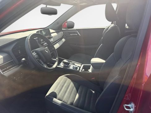 Used 2025 Mitsubishi Outlander SE AWD/4WD image 12