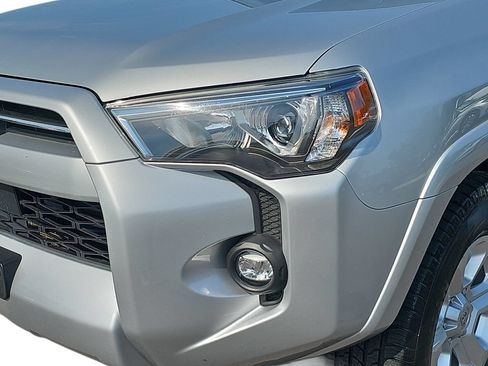 Used 2024 Toyota 4Runner SR5 AWD/4WD image 31
