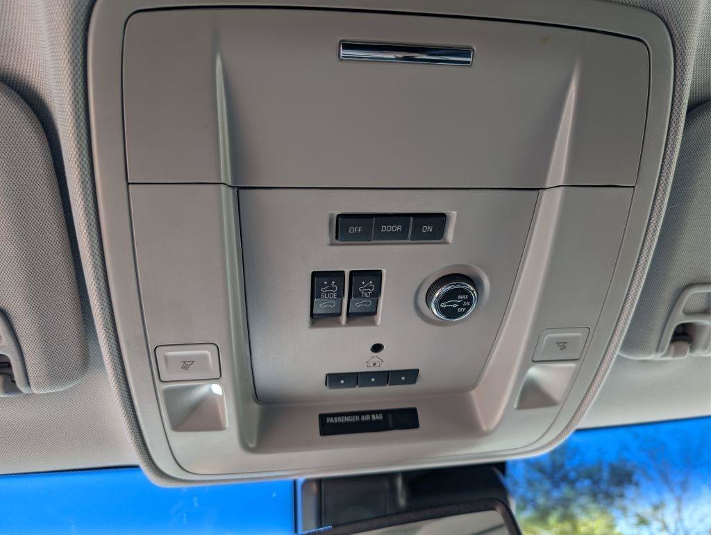 Used 2016 Chevrolet Tahoe LTZ AWD/4WD image 27