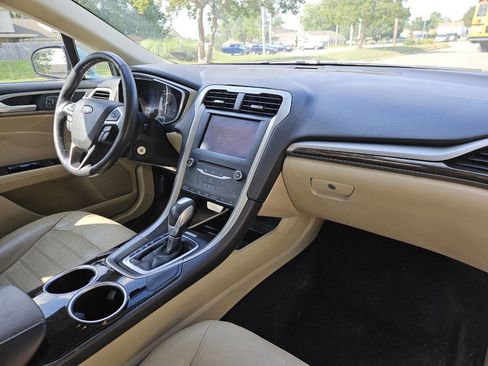 Used 2013 Ford Fusion SE FWD image 17