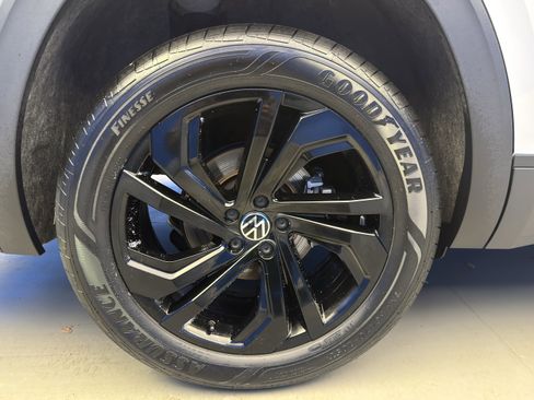 Used 2023 Volkswagen Atlas SE image 9