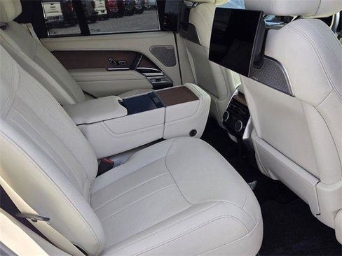 Used 2024 Land Rover Range Rover Autobiography image 14