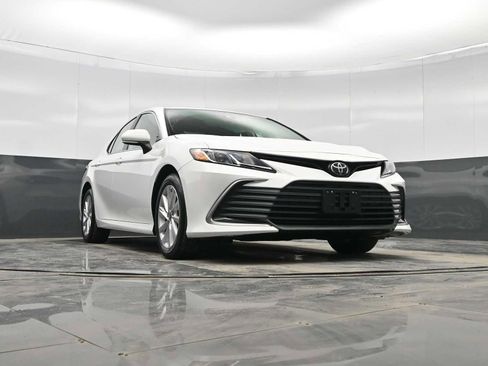 Used 2024 Toyota Camry LE image 31