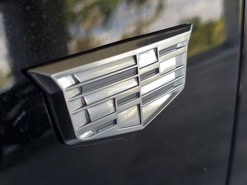 Used 2025 Cadillac XT4 Premium Luxury FWD image 6