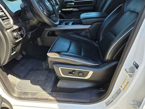 Used 2025 RAM 1500 Laramie AWD/4WD image 18