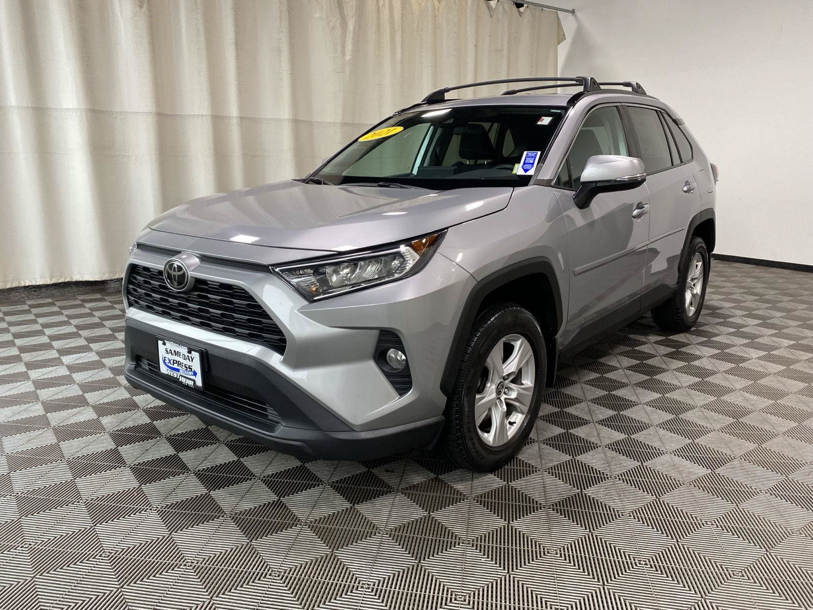 Used 2021 Toyota RAV4 XLE AWD/4WD image 4