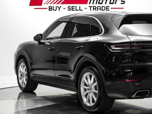 Used 2024 Porsche Cayenne AWD/4WD image 15