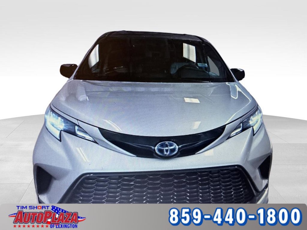 Used 2023 Toyota Sienna XSE AWD/4WD image 6