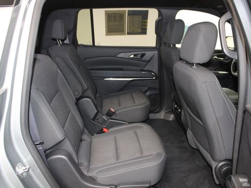 Used 2024 Chevrolet Traverse LT image 31