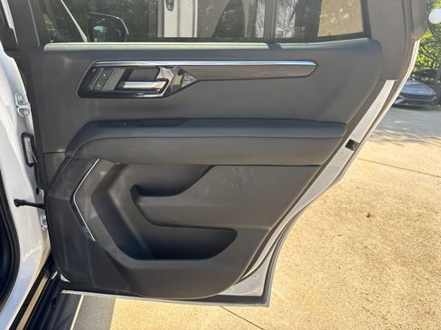 Used 2025 Chevrolet Tahoe LT AWD/4WD image 16