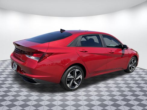 Used 2023 Hyundai Elantra SEL w/ Convenience Package FWD image 3