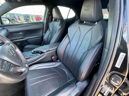 Used 2019 Lexus UX 200 F Sport w/ F Sport Premium Package FWD image 10