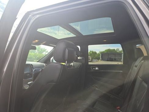 Used 2015 Jeep Grand Cherokee Overland w/ Advanced Technology Group AWD/4WD image 9