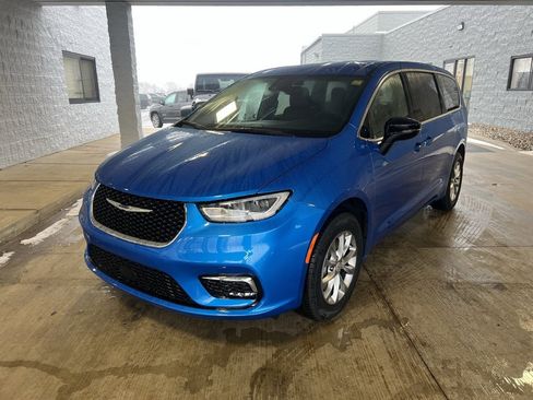 New 2026 Chrysler Pacifica Select image 18