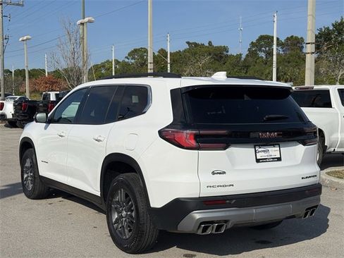 Used 2025 GMC Acadia Elevation image 2