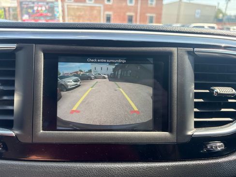 Used 2020 Chrysler Pacifica Touring w/ S Appearance Package FWD image 24