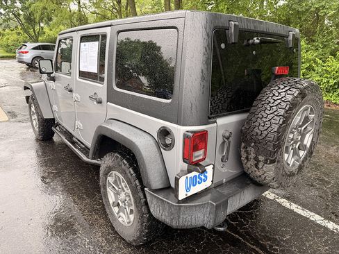 Used 2017 Jeep Wrangler Unlimited Rubicon w/ Connectivity Group AWD/4WD image 5