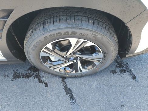 Used 2025 Subaru Crosstrek 2.0i Premium image 18