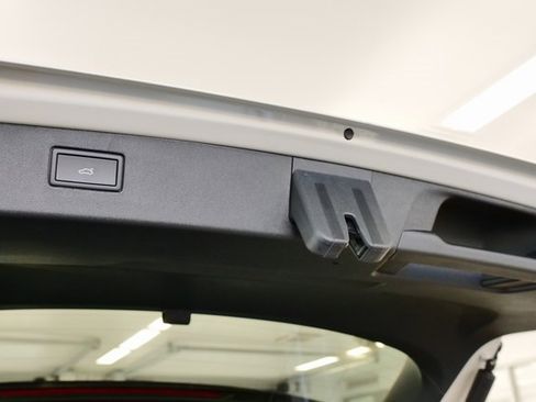 New 2026 Volkswagen Tiguan SE R-Line image 14