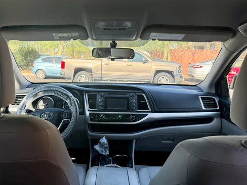Used 2015 Toyota Highlander LE FWD image 11